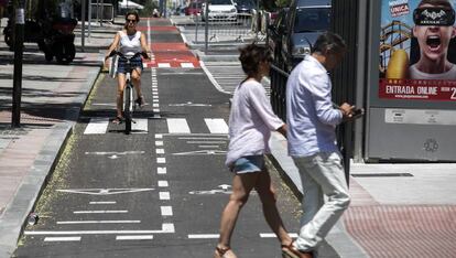 El carril bici de la calle de Santa Engracia el pasado verano. 