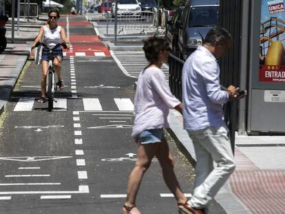 El carril bici de la calle de Santa Engracia el pasado verano. 