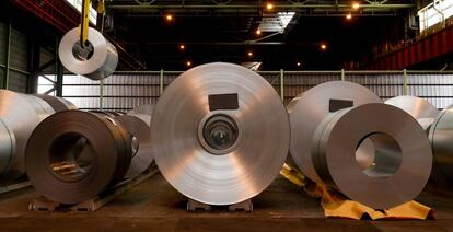 Material en una planta de acero de ArcelorMittal en Gante, Bélgica.