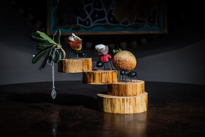 El plato "Siguiendo el rastro de la vida", tres bocados que representan las alegrías y amarguras y acaban con un regalo.