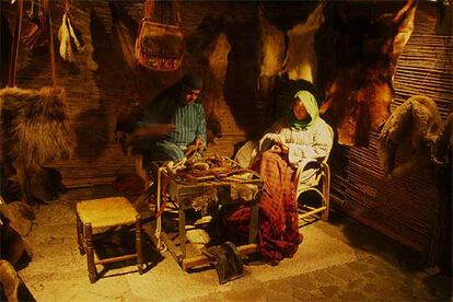 Artesanos de diversos oficios ambientan las escenas navideñas en Pals.