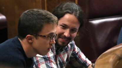 Los diputados de Unidos Podemos, Íñigo Errejón y Pablo Iglesias.