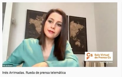 Inés Arrimadas, líder de Ciudadanos, en una rueda de prensa telemática desde su domicilio.