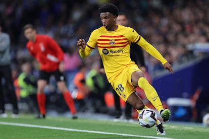 Alejandro Balde, en el derbi de Barcelona ante el Espanyol.