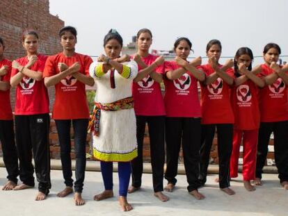Las Brigadas Rojas de Lucknow, un grupo de adolescentes víctimas de abusos sexuales.