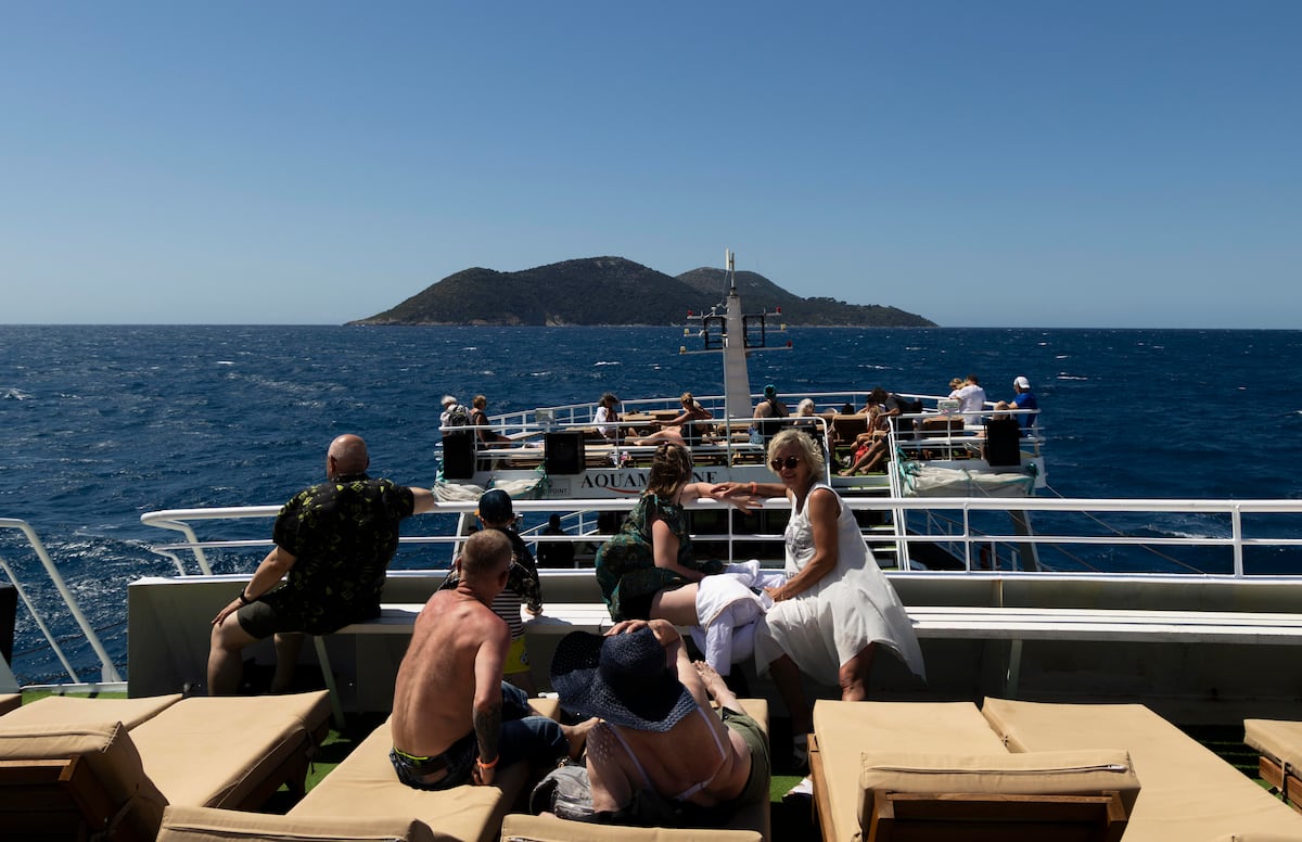 Sazan, el paraíso mediterráneo con búnkeres comunistas que ambicionan los Trump