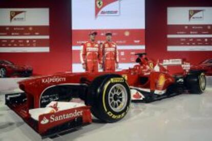 Imagen del bólido y el Ferrari de la pasada temporada.