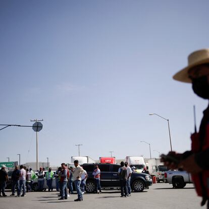 Truckers returning from the United States wait near their trailers while stranded at a protest, by Mexican truck drivers blocking the Zaragoza-Ysleta International Bridge connecting the city of Ciudad Juarez to El Paso, Texas, against truck inspections imposed by Texas Governor Greg Abbott, in Ciudad Juarez, Mexico April 11, 2022. REUTERS/Jose Luis Gonzalez