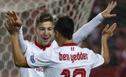 Vietto y Ben Yedder celebran uno de los goles del Sevilla.