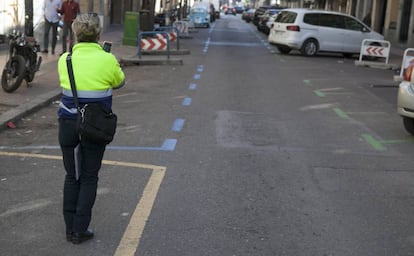 Una controladora del SER en una calle de Madrid.
