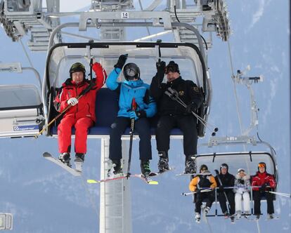 Ambos se sentaron en un telesilla de la estación Gazprom Mountain Resort, que pertenece al gigante ruso del gas, y que está situada a unos cuantos kilómetros de los sitios de competición de los Juegos Olímpicios 2014 de Sochi.