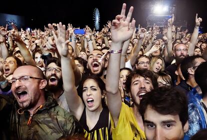 El público de Foo Fighters mientras suena The Pretender en el festival Mad Cool de Madrid.