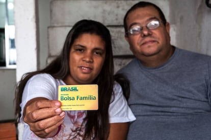 Os Massone, na sua casa de Heliópolis.