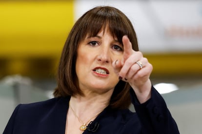La ministra de Economía del Reino Unido, Rachel Reeves, este miercoles en la localidad de Eynsham