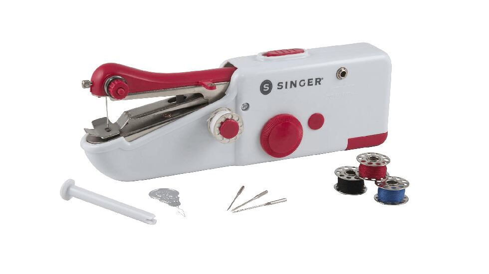 Una máquina de coser manual que funciona bien con tejidos finos. SINGER.