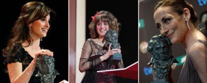 De izquierda a derecha, Pénelope Cruz, Nerea Camacho y Carmen Elías reciben sus premios Goya.