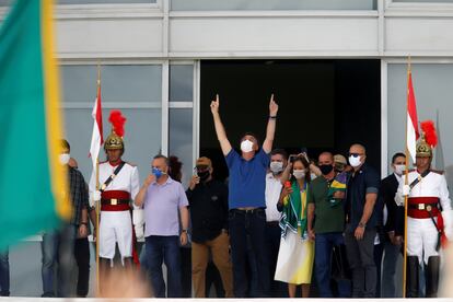 O presidente Jair Bolsonaro, em Brasília, em 17 de maio, durante um protesto pelo fim do isolamento social.