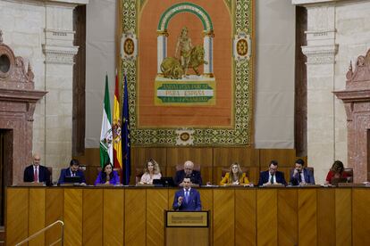 El presidente de la Junta de Andalucía, Juan Manuel Moreno, durante se intervención en el debate sobre la situación política en Andalucía en el Parlamento autonómico.