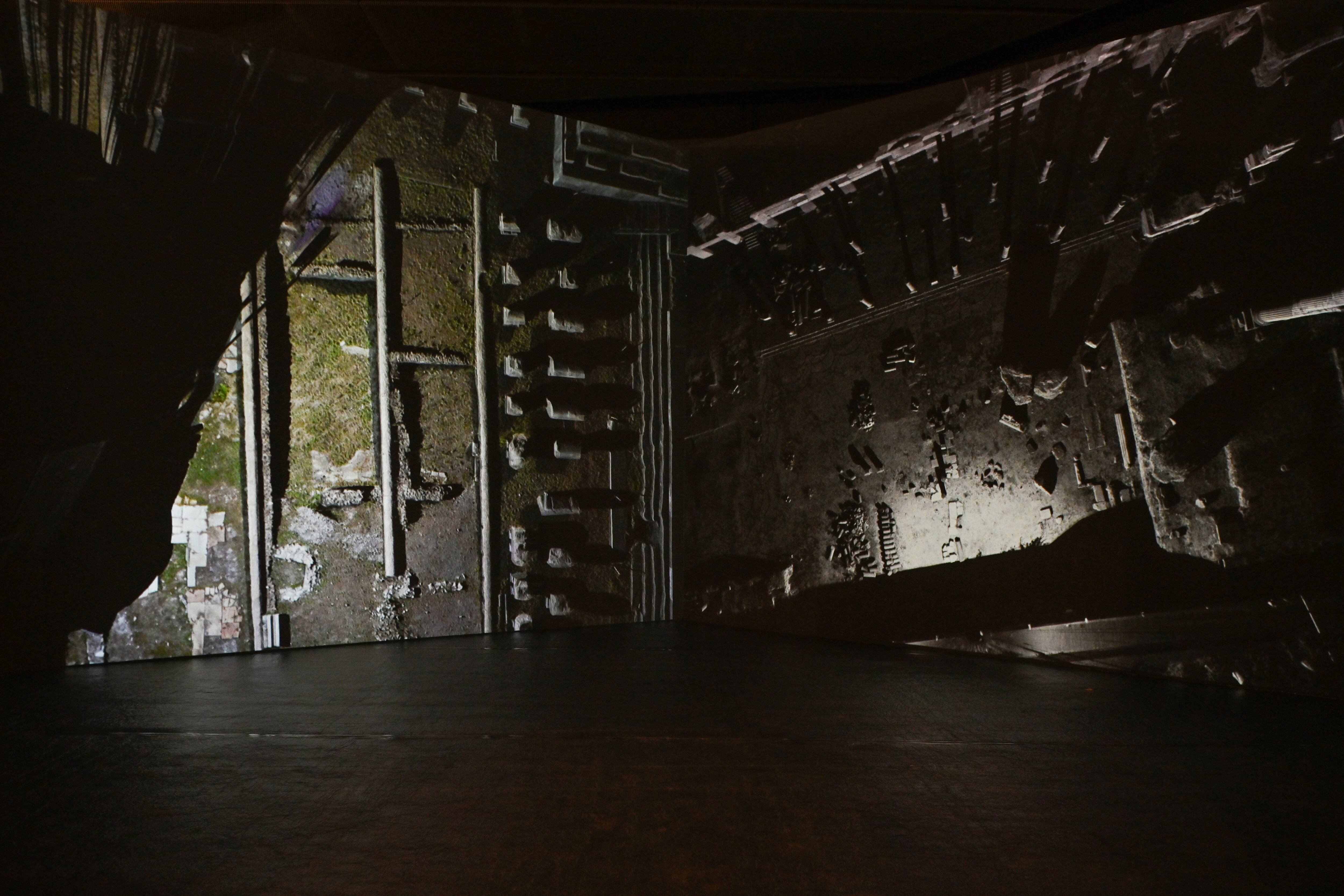 Proyección de 'Ecos en la luz. Fragmentos del Foro Romano (2025)', reconstruido con tecnología avanzada de escaneo láser (LiDAR) en tres dimensiones.