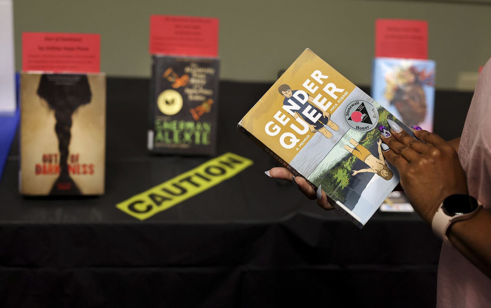 Los libros sobre historias LGTBIQ+ y minorías raciales, en la mira de los intentos de censura en Estados Unidos