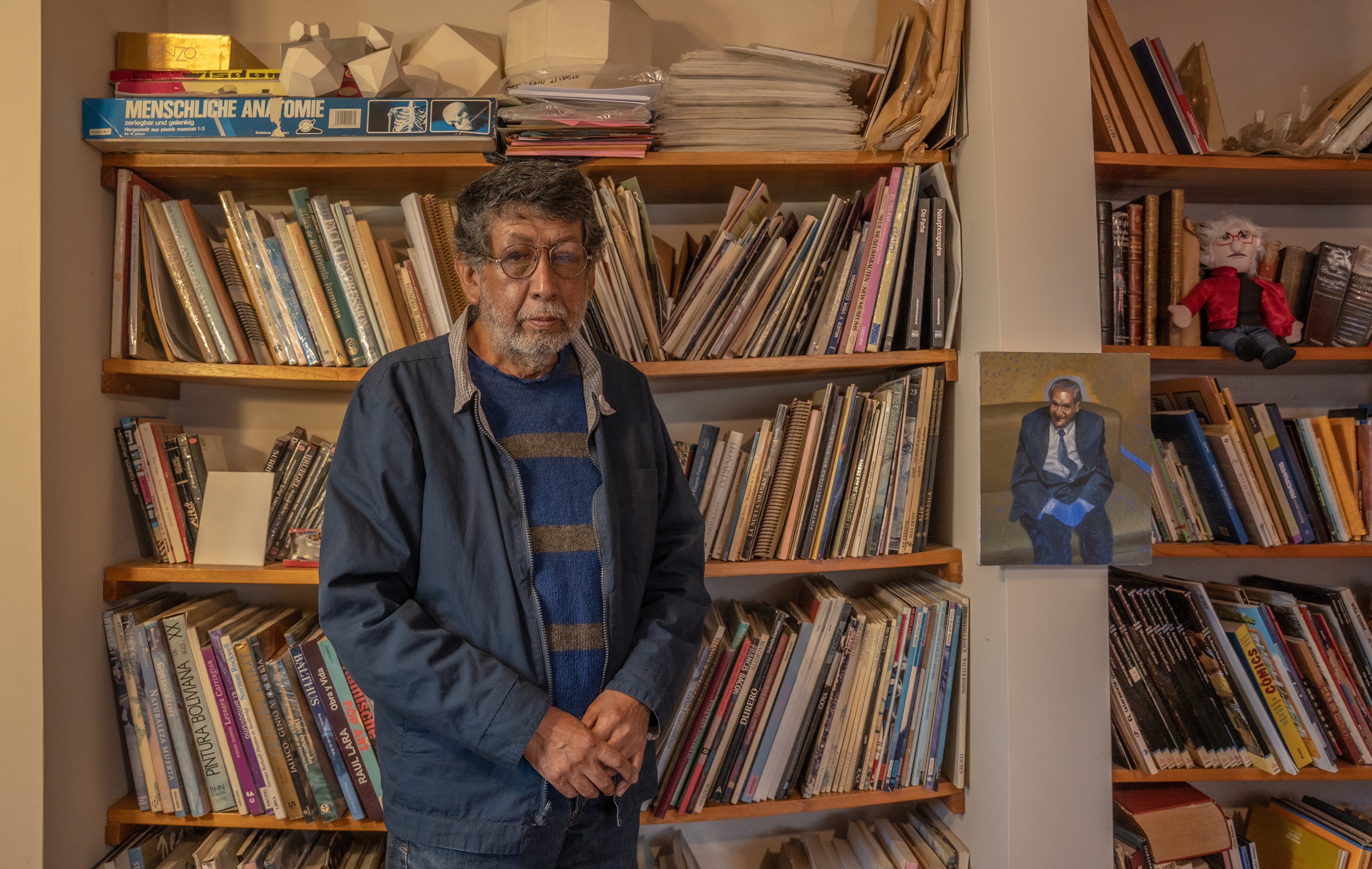 El dibujante boliviano Al-Azar interpela al poder a través de la caricatura política