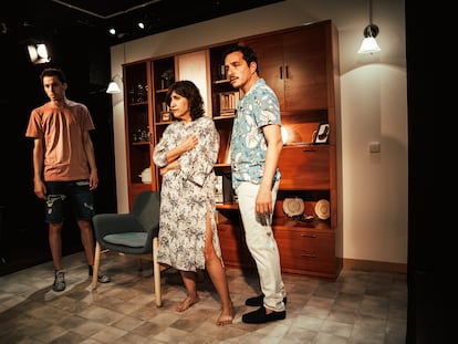 Julian Ponce Campos, Mayra Homar y Gabriel Beck en la obra 'Silvia', de Nelson Valente.