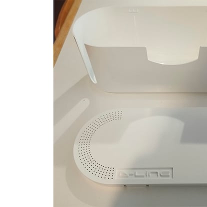 Organizado de cables sobre la mesa