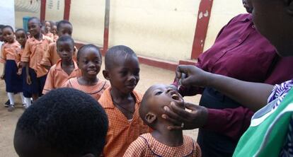 Vacunación contra la polio en un colegio de Nigeria.