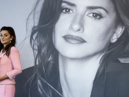 La actriz Penélope Cruz recibe el Premio Nacional de Cinematografía 2022, en Tabakalera Centro Internacional de Cultura Contemporánea de San Sebastián, el 17 de septiembre de 2022.