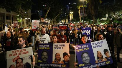 Protestas durante la pasada noche en Tel Aviv por la muerte de los tres rehenes.