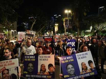 Protestas durante la pasada noche en Tel Aviv por la muerte de los tres rehenes.