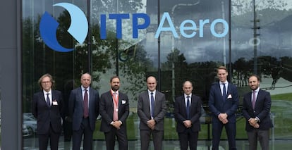 Ibon Aperribay, Presidente de SAPA; Ian Davis, Presidente de Rolls-Royce; Ivano Sessa, Bain Capital Management Director; Carlos Alzola, Consejero Director General de ITP Aero; Warren East, Consejero Delegado de Rolls-Royce; Tobias Weidner, Principal de Bain Capital; y Miguel Azorin, Managing Director de JB Capital.