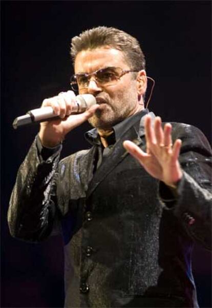 Al cantante británico George Michael se le acumulan los problemas. Además de comparecer ante el juez por conducir drogado tendrá que hacer frente a una nueva acusación: "hacerse cargo de un vehículo estando drogado".  El músico, que ha confesado públicamente su afición al hachís, ha declarado que no cogió el coche estando bajo el efecto de las drogas.