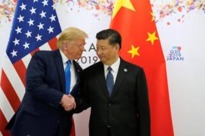 Donald Trump shakes y Xi Jinping, el s&aacute;bado en Osaka (Jap&oacute;n).