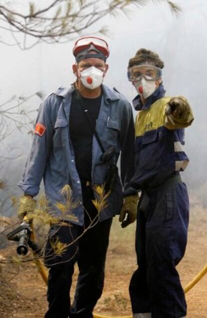 El cambio brusco de las condiciones meterológicas es uno de los mayores escollos a la hora de enfrentarse con los incendios. "Hemos padecido, en la semana del 20 al 26 de julio, una de las peores situaciones climatológicas en cuestión de incendios pues se combinaron las altas temperaturas con la intensidad y la rotación de los vientos", señala Alicia Villauriz, secretaria general de Medio Rural.