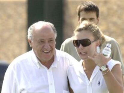 Amancio Ortega, dueño de Inditex, junto a su hija Marta.