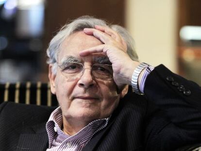 Bernard Pivot, periodista y critico literario francés en la cafetería del hotel Intercontinental, en Madrid.