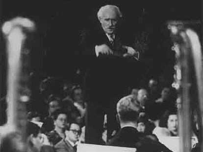 Arturo Toscanini, al frente de la Filarmónica de Nueva York.