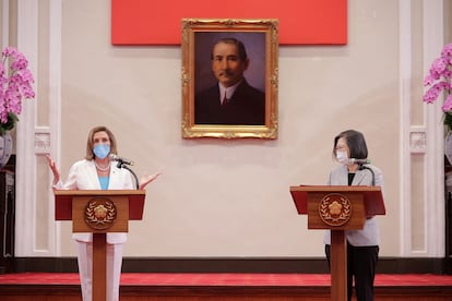 La presidenta de la Cámara de Representantes de los Estados Unidos, Nancy Pelosi, interviene en rueda de prensa.
