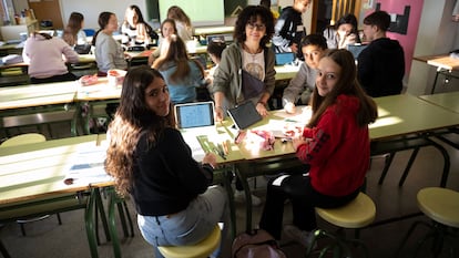 Una clase en el instituto público Río Júcar, en Madrigueras, Albacete, este jueves.