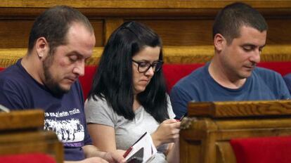 David Fern&aacute;ndez (i), durante la sesi&oacute;n de control al gobierno en el &#039;Parlament&#039;