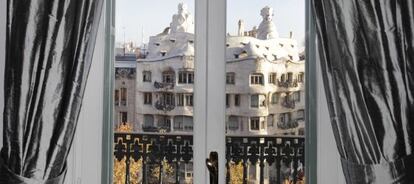 Balc&oacute;n con vistas a la Pedrera, en el centro de Barcelona.