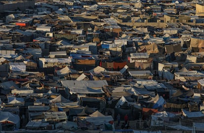 Tiendas de campaña y refugios improvisados, en el asentamiento de desplazados situado en Deir Al Balah, en el centro de la franja de Gaza, el 6 de septiembre de 2024.