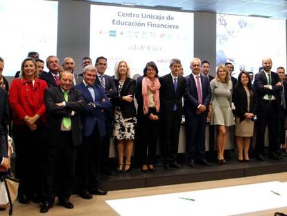 Presentaci&oacute;n de las octavas &#039;Jornadas financieras para j&oacute;venes&#039; de  Fundaci&oacute;n Bancaria Unicaja y Unicaja Banco