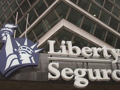 Logo de Liberty Seguros en uno de sus edificios de oficinas.