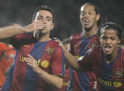 Xavi festeja su gol ante Osasuna.