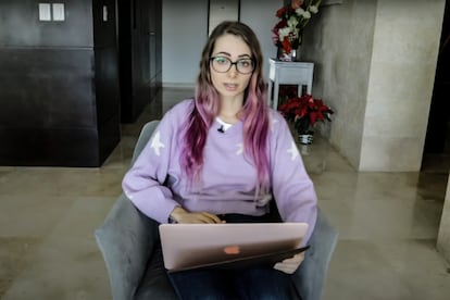 Captura de video de la youtuber Yoseline Hoffman ofreciendo una disculpa pública a Ainara Suárez.