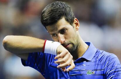 Novak Djokovic, durante el partido de octavos contra Stan Wawrinka, en el Open de EE UU en Nueva York.