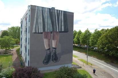 Mural de Hyuro en la ciudad francesa de Besançon.