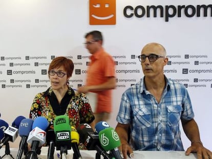 &Agrave;gueda Mic&oacute;, Miquel Real y Juli&agrave; &Agrave;lvaro, de Comprom&iacute;s, en la rueda de prensa en la que invitaron a proseguir la negociaci&oacute;n.